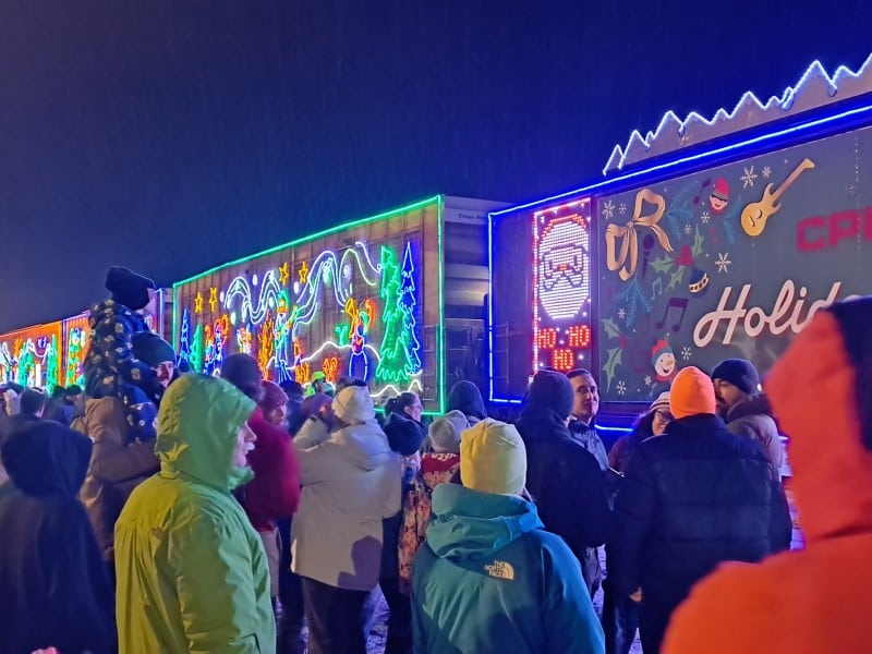 2025 CPKC Holiday train crowd in support of Revelstoke food bank