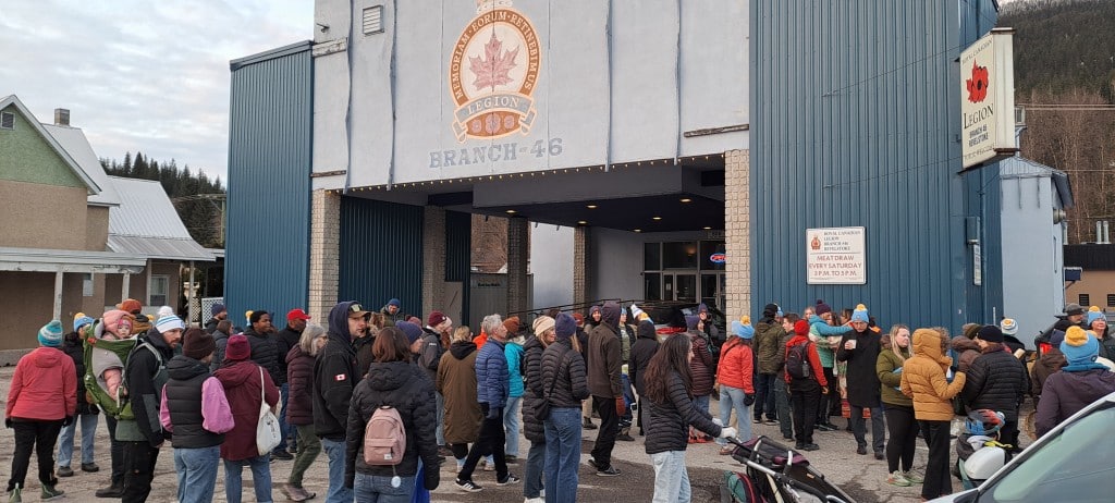 Coldest Night of the Year crowds gathered outside the Revelstoke Legion front door and parking.